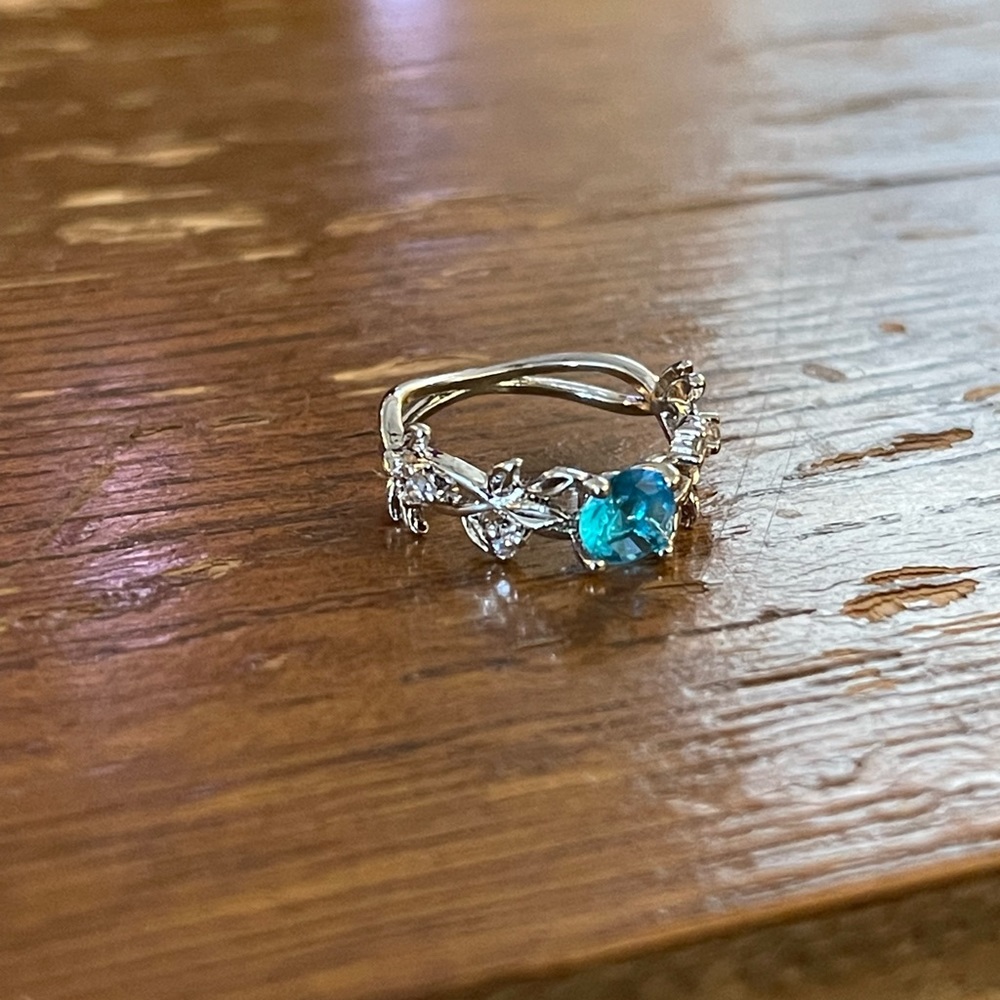 Ring - Size 5 - Picture 2 of 6